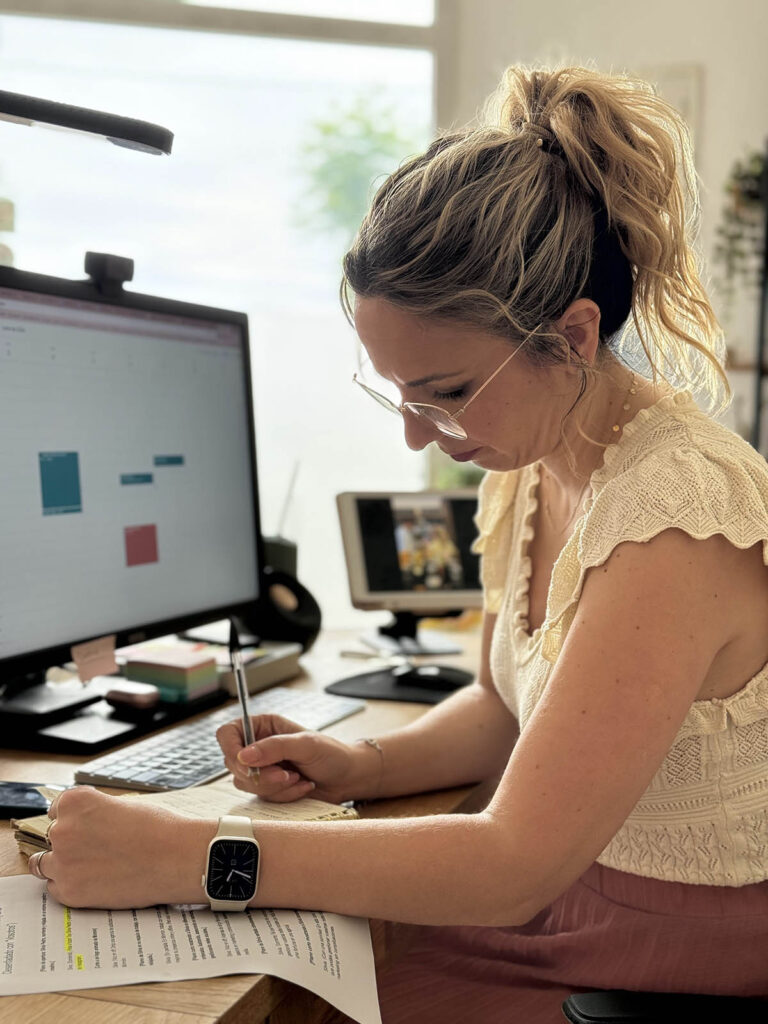 Silvia trabajando - Minimón Connect Silvia trabajando - Minimón Connect